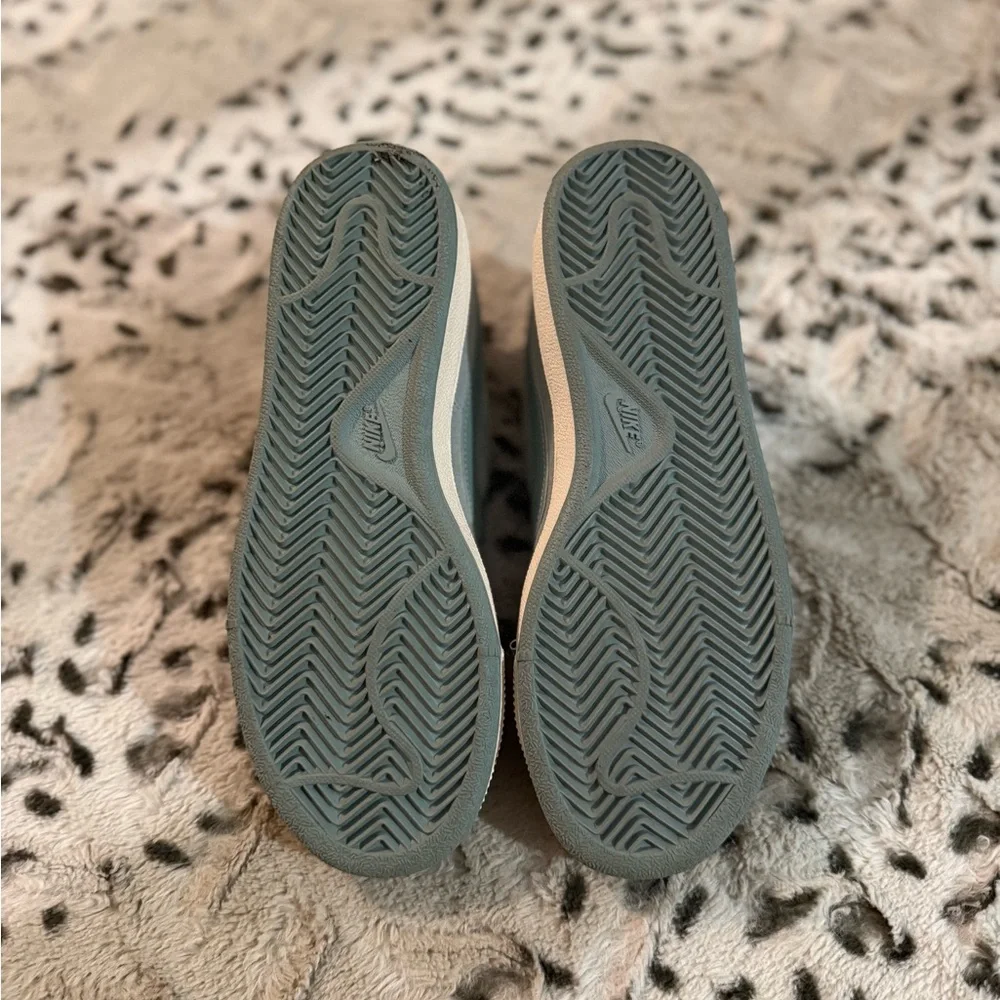 Nike Women’s Court Royale Suede Shoes - Picture 6 of 11